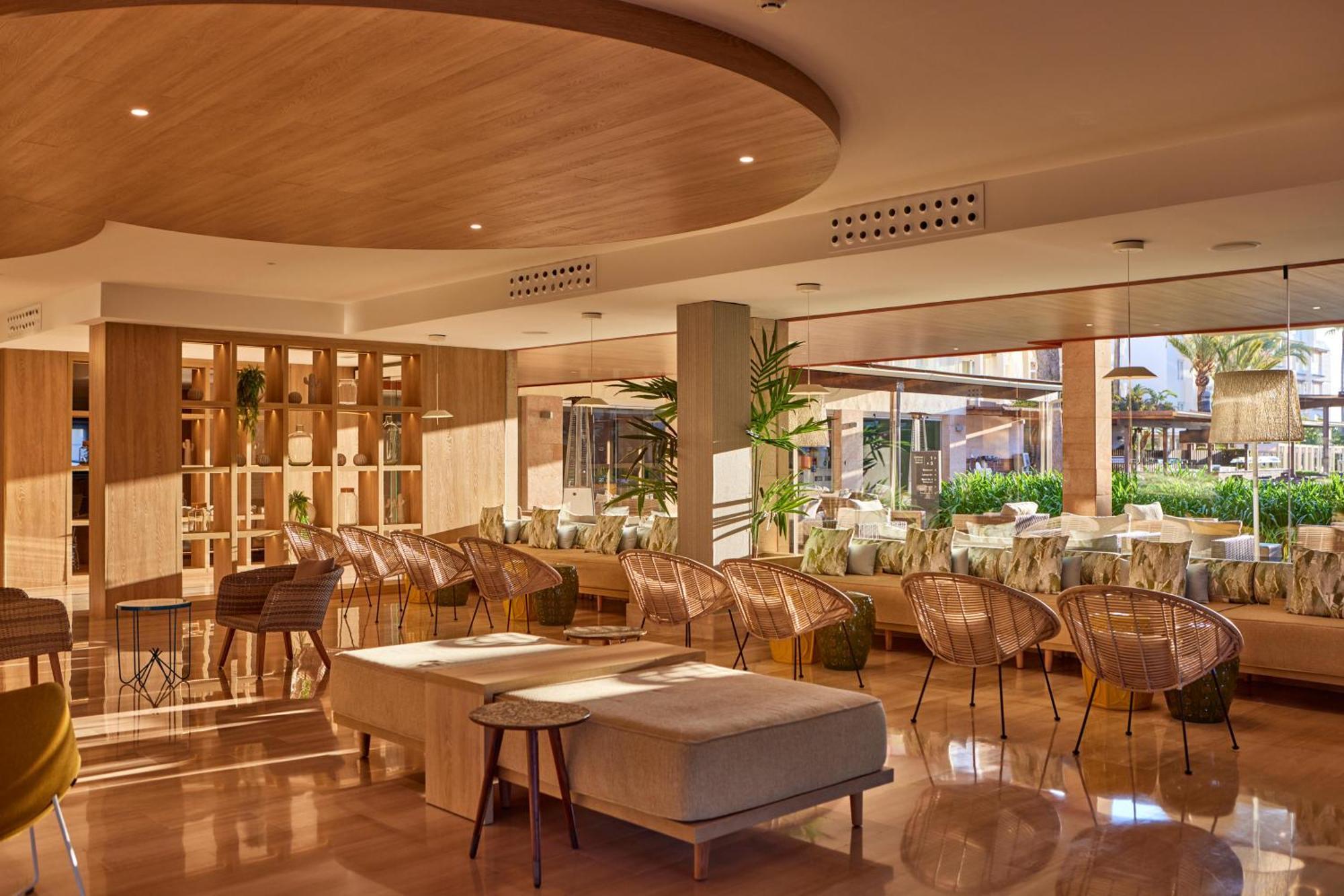 Zafiro Bahia Apartahotel