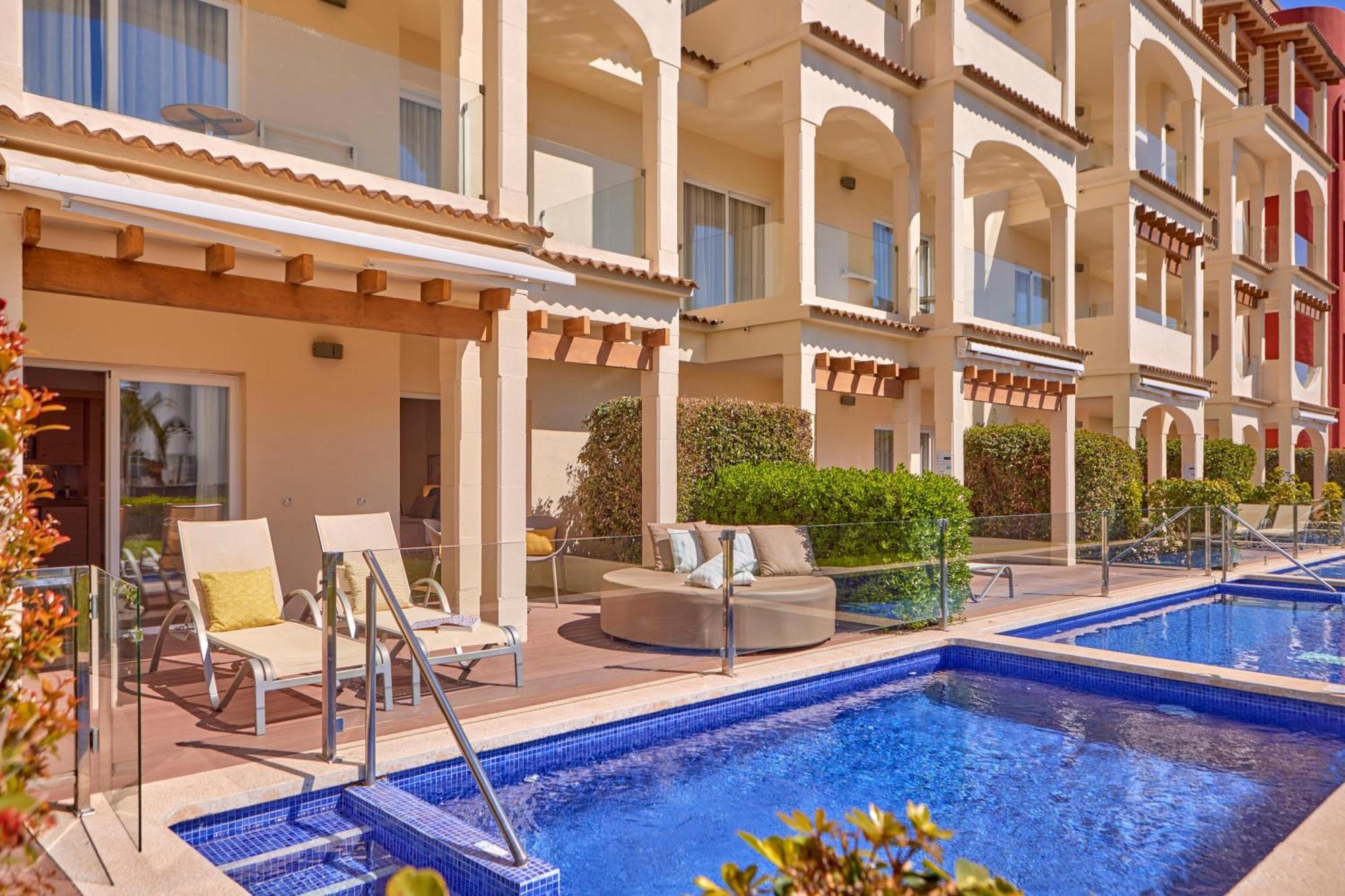 Zafiro Bahia Apartahotel